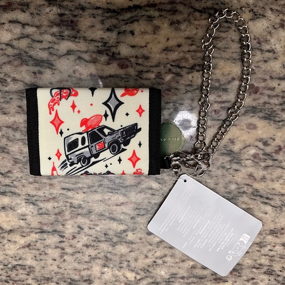 2024 Walt Disney World Parks Pixar Toy Story Pizza Planet Wallet w/ Chain - Picture 2 of 2